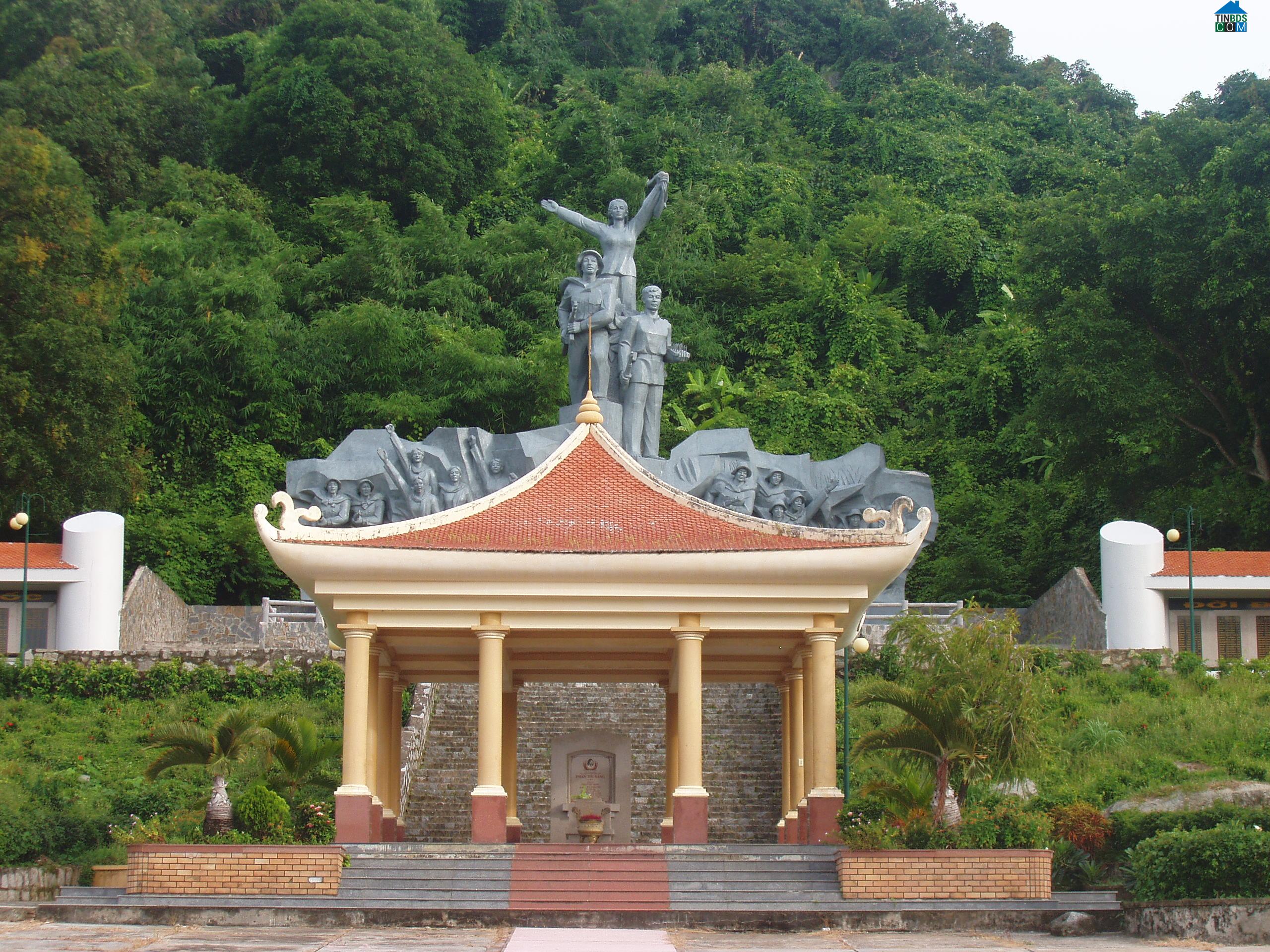 Khu Di tích lịch sử thắng cảnh Hòn Đất