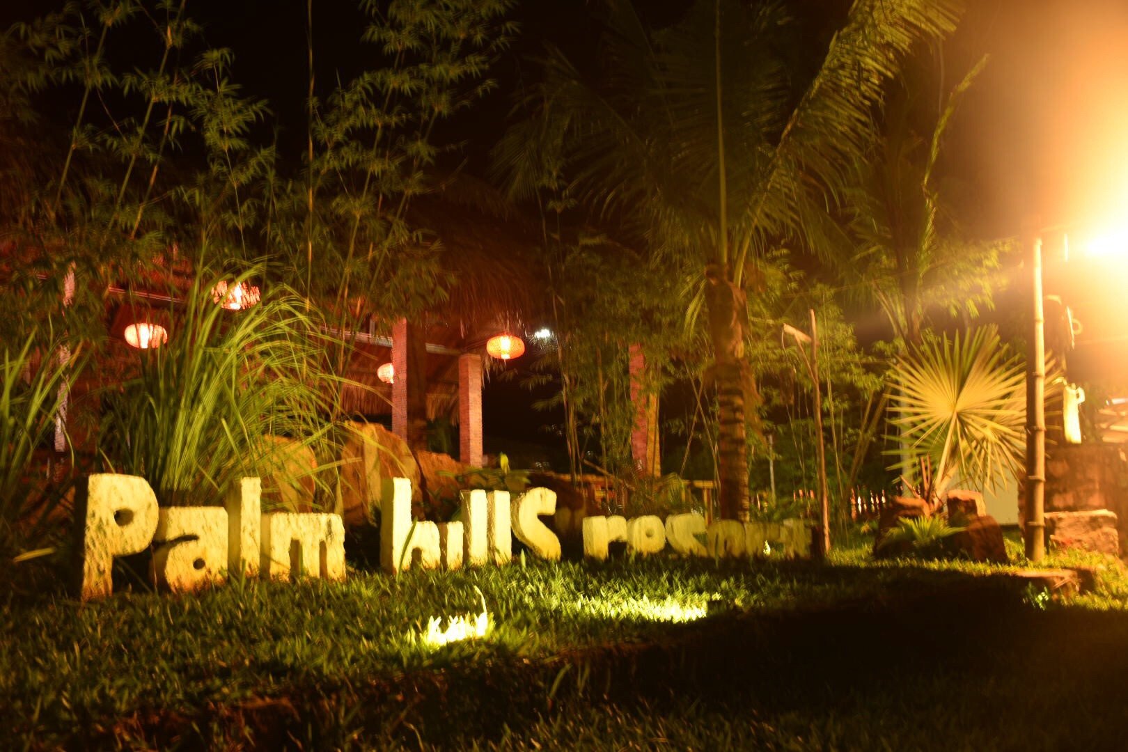 Nhà Hàng Palm Hill