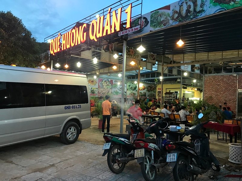 Nhà Hàng Quê Hương